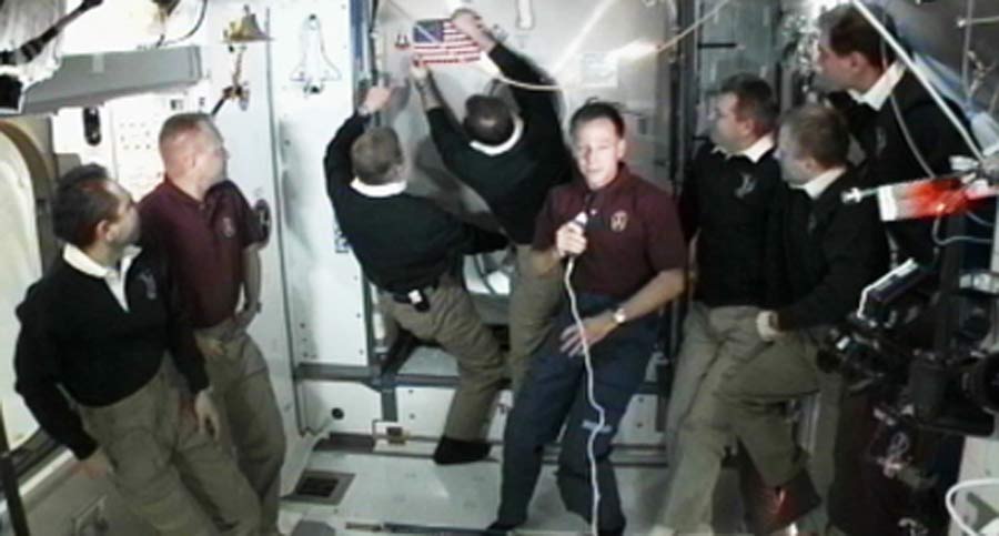 Final Space Shuttle Crew Says Last Goodbyes in Orbit